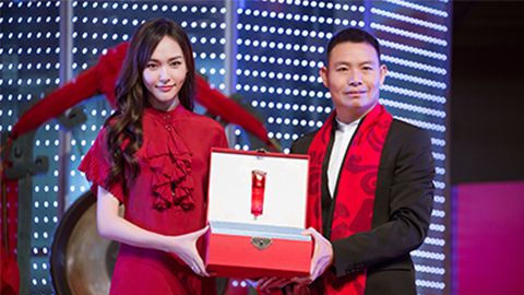 中国美正当红，U8国际A股上市，引领新时代